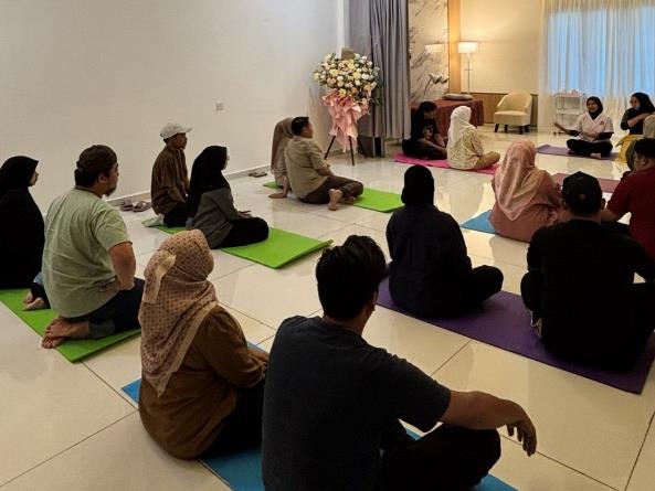 Session in progress at Dynamic Confinement Centre