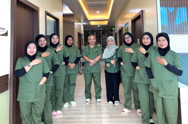 Clinical staff at Klinik & Rumah Bersalin Tawau
