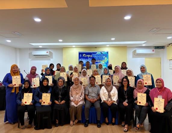 Group photograph at a training programme